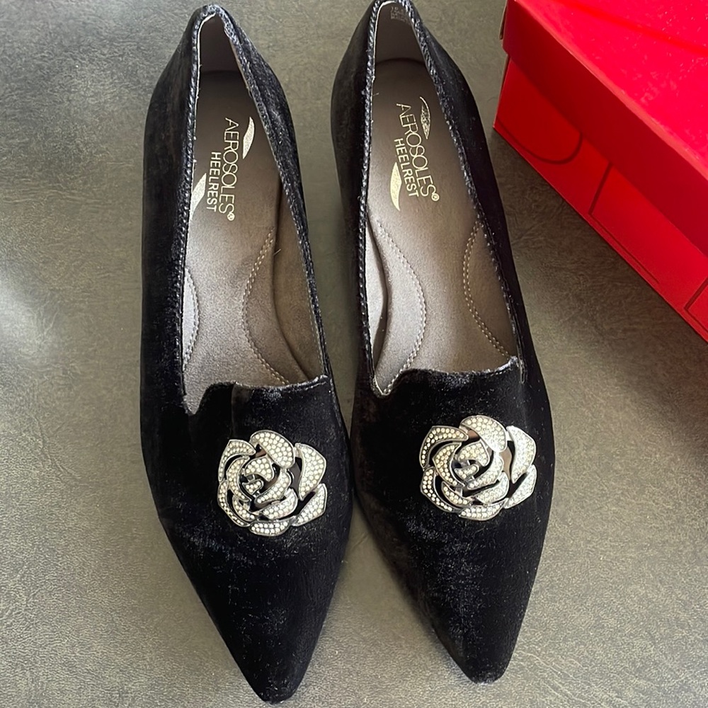 NIB aerosoles best dressed kitten heel pump black velvet size 10.5